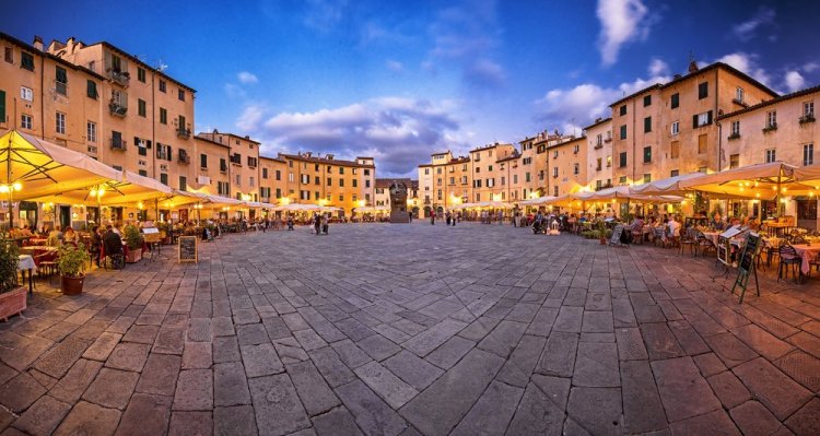Piazza Anfiteatro (Foto: tuscanypeople.com)